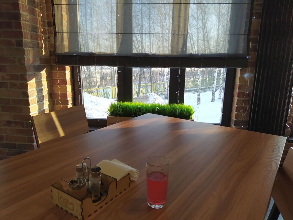 20211207 столовая, стол.jpg